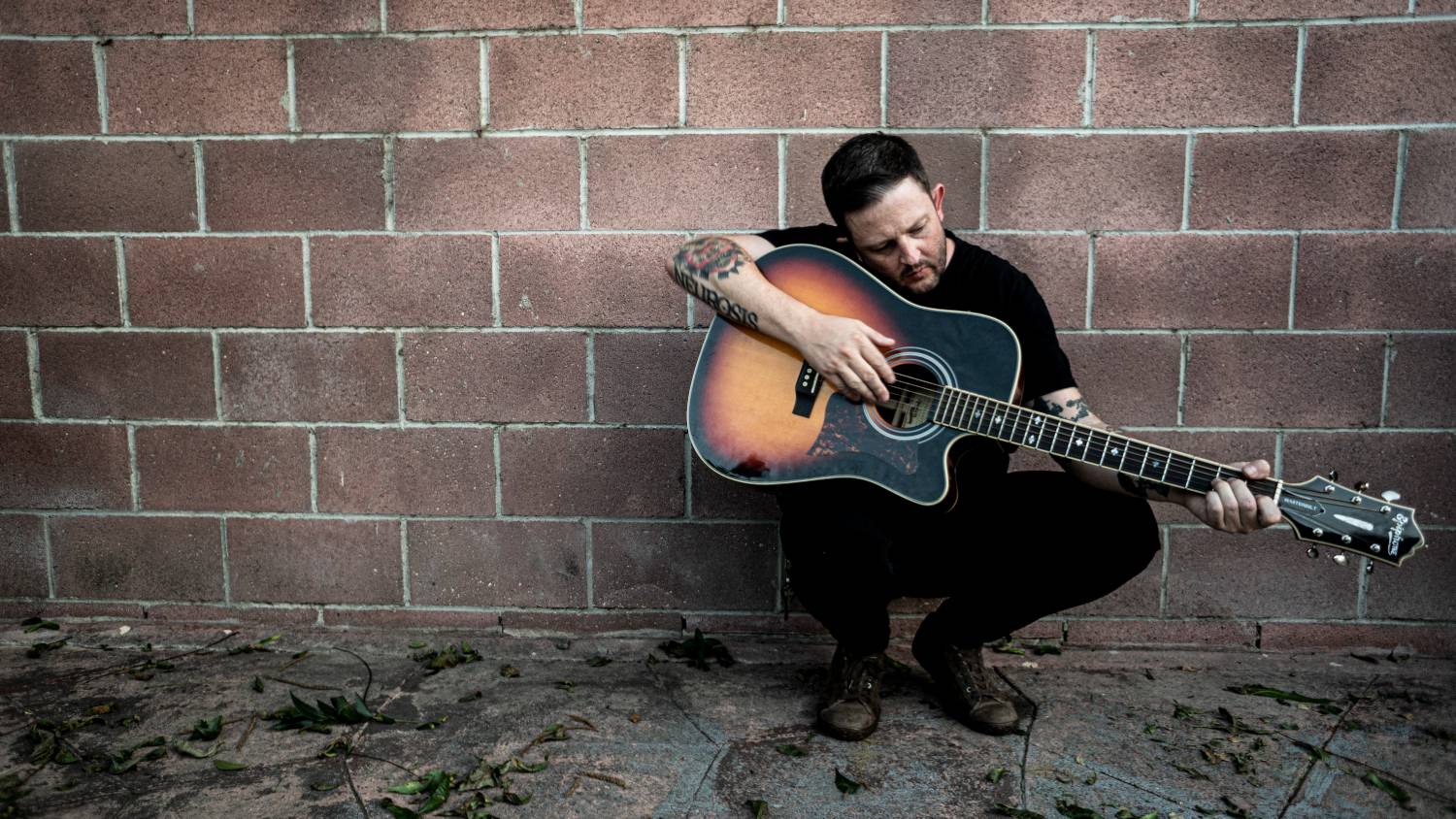 Bob Wayne has gone "Rogue" and attempts to break world record